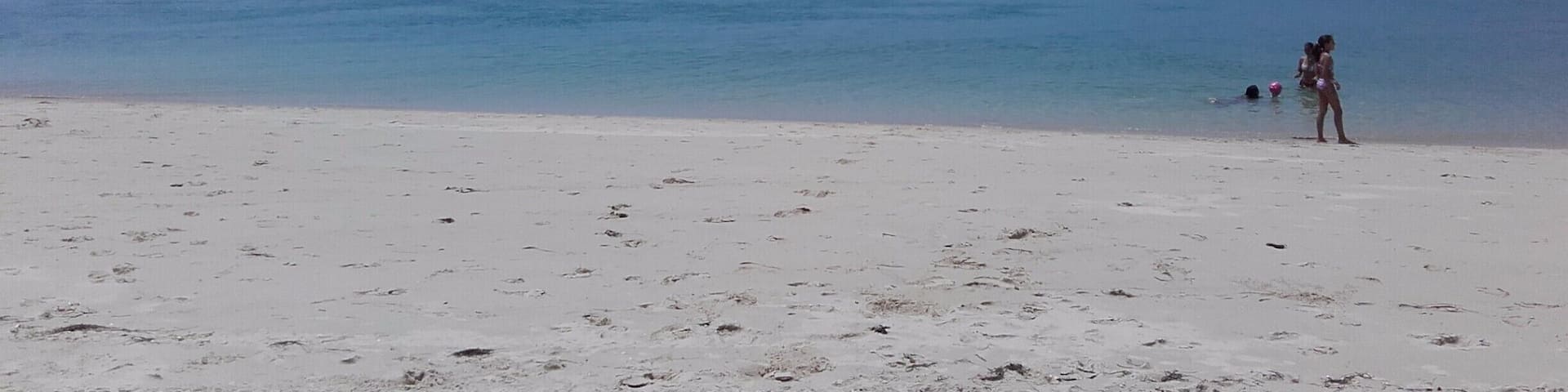 07.06.2016
wonderful place, few people, portuguese sun ant the ocean, what's best ?