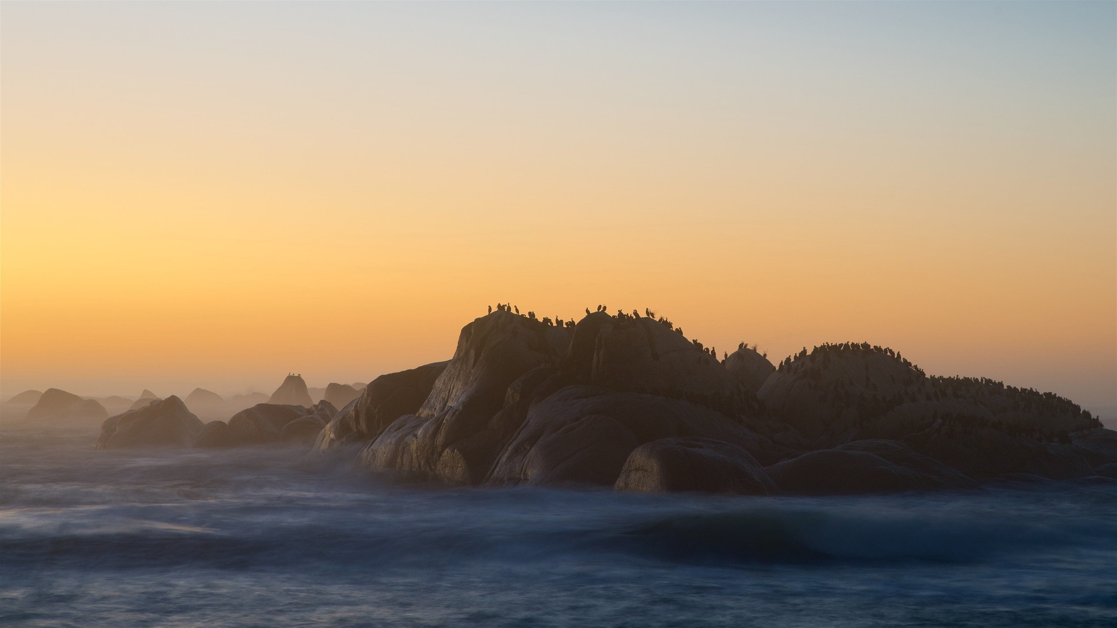Paternoster montrant côte escarpée et coucher de soleil