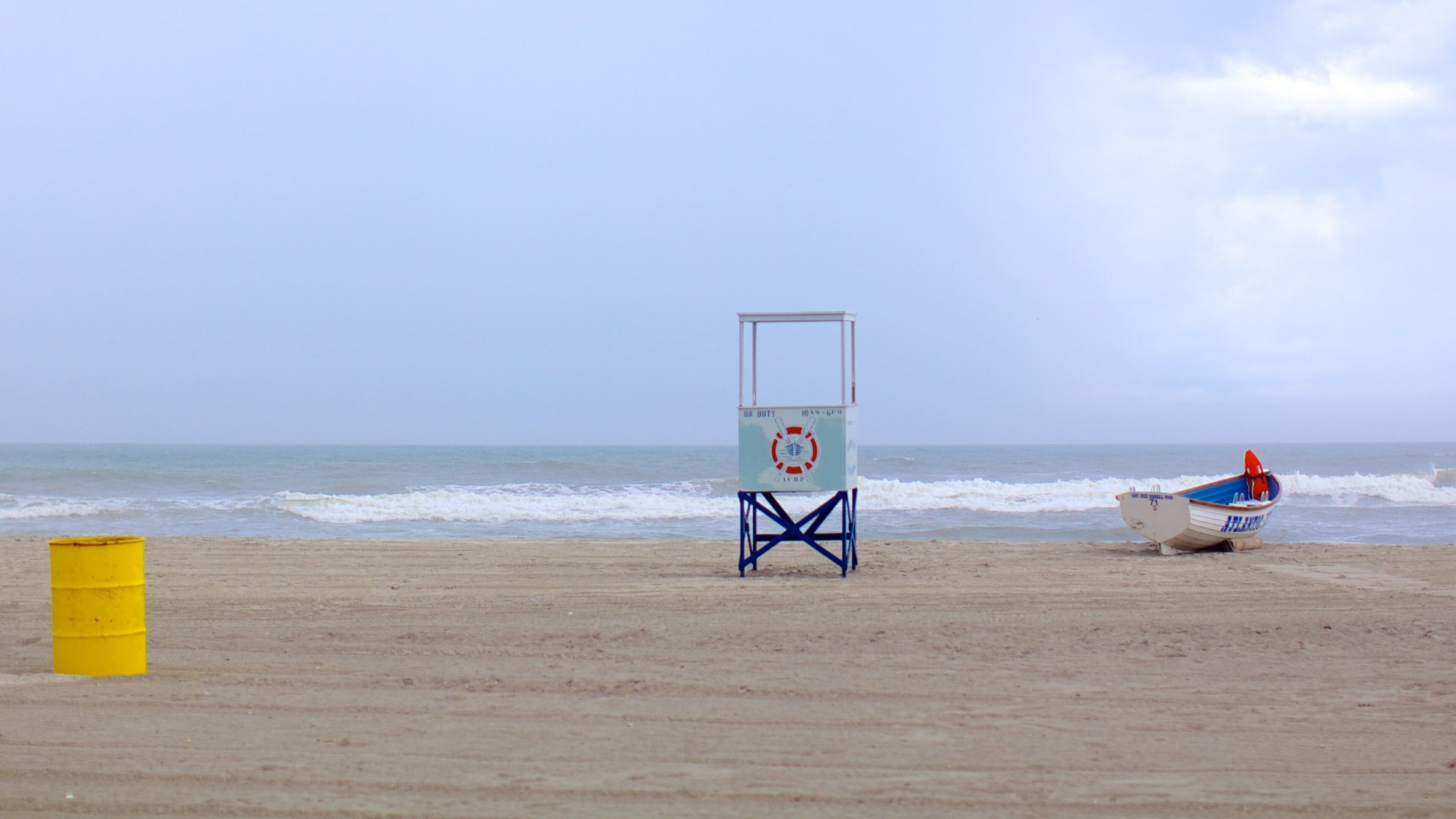 Atlantic City Boardwalk showing a beach