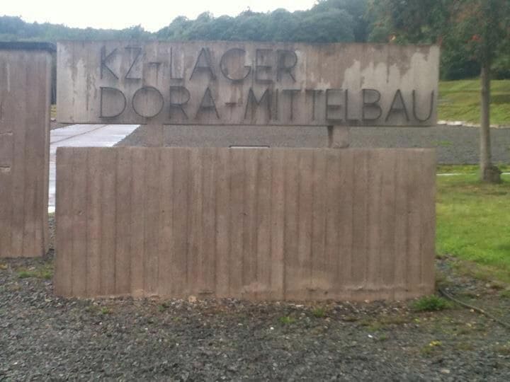 Never forget what evil man to do to his fellow man.

Vergessen Sie nie, was böse Mensch auf seine Mitmenschen zu tun.