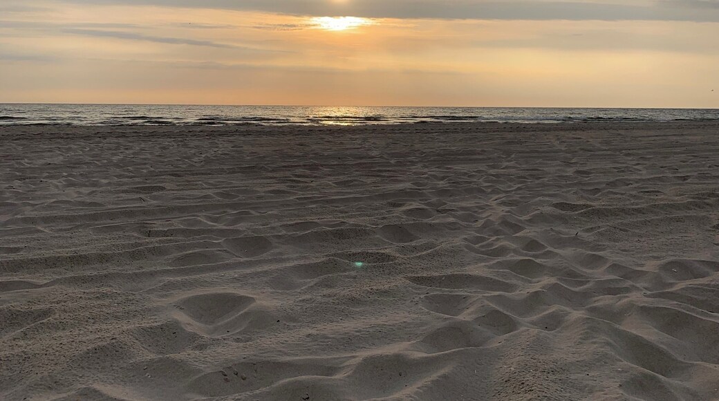 Fortgeschrittener Sonnenaufgang beim Dünencamp Karlshagen.
Strand, Wasser, Sonne und diese entspannte Geräuschkulisse. Einfach HERRLICH!!!