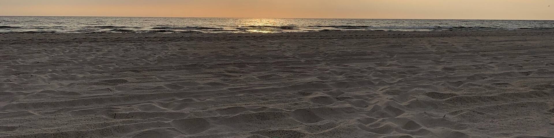 Fortgeschrittener Sonnenaufgang beim Dünencamp Karlshagen.
Strand, Wasser, Sonne und diese entspannte Geräuschkulisse. Einfach HERRLICH!!!