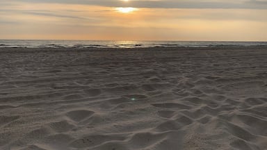 Fortgeschrittener Sonnenaufgang beim Dünencamp Karlshagen.
Strand, Wasser, Sonne und diese entspannte Geräuschkulisse. Einfach HERRLICH!!!
