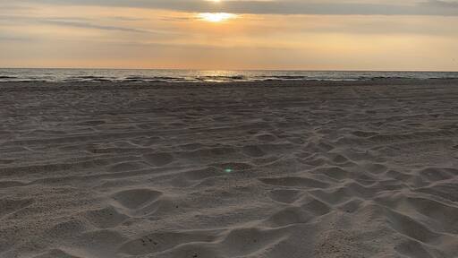 Fortgeschrittener Sonnenaufgang beim Dünencamp Karlshagen.
Strand, Wasser, Sonne und diese entspannte Geräuschkulisse. Einfach HERRLICH!!!