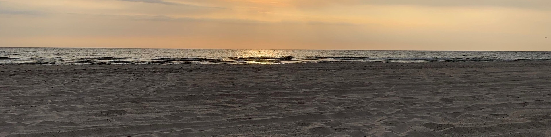 Fortgeschrittener Sonnenaufgang beim Dünencamp Karlshagen.
Strand, Wasser, Sonne und diese entspannte Geräuschkulisse. Einfach HERRLICH!!!