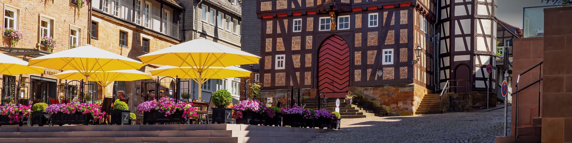 Frankenberg/Eder, Untermarkt mit historischem Rathaus