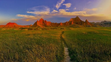 Getting up early before the crowds is always rewarding in any National Park in the USA. This time I was given the perfect light on the formations on the Badlands National Park in South Dakota. I can't wait to go back and shoot this place in the snowy winter. Hikes with solitude and the huge skies of South Dakota!