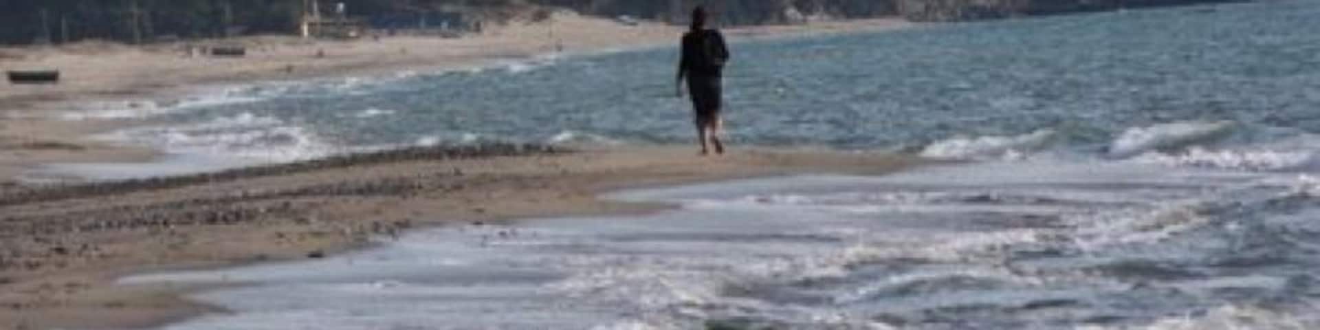 Ascea has a 4 km sand beaches. You see the Telegraph Tower on the hill, also called Saracen Tower as it was originally built to help spotting Arab anf African invaders arriving from other Mediterranean ports.