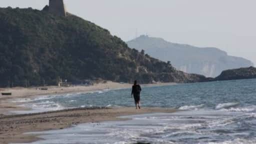 Ascea has a 4 km sand beaches. You see the Telegraph Tower on the hill, also called Saracen Tower as it was originally built to help spotting Arab anf African invaders arriving from other Mediterranean ports.