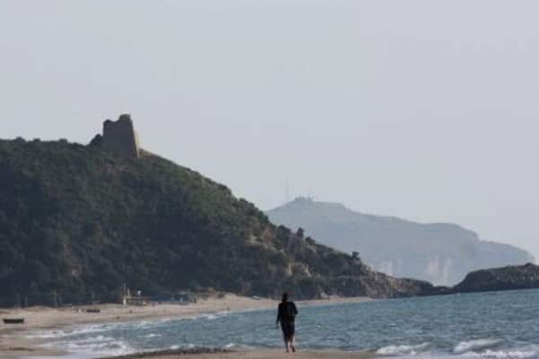 Ascea has a 4 km sand beaches. You see the Telegraph Tower on the hill, also called Saracen Tower as it was originally built to help spotting Arab anf African invaders arriving from other Mediterranean ports.