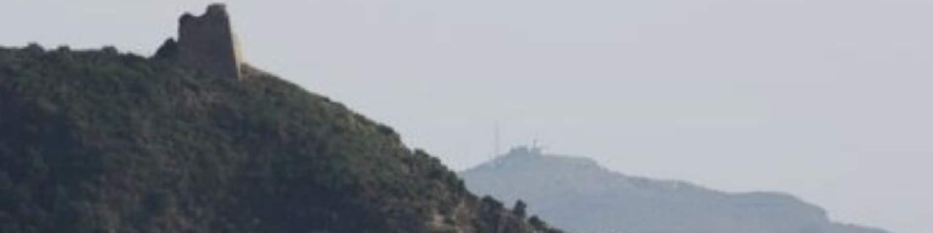 Ascea has a 4 km sand beaches. You see the Telegraph Tower on the hill, also called Saracen Tower as it was originally built to help spotting Arab anf African invaders arriving from other Mediterranean ports.