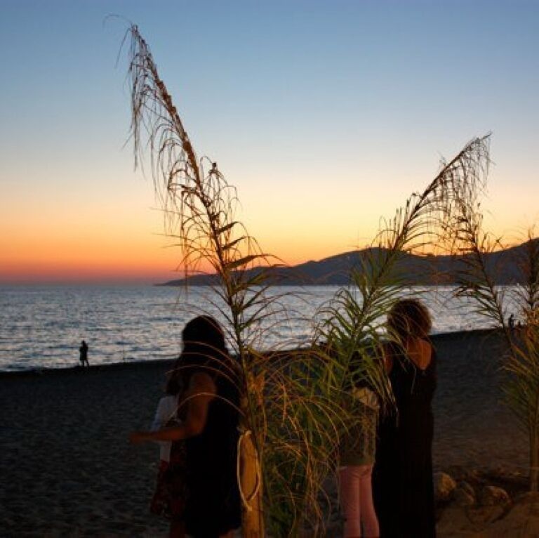 This looks like Thailand but is actually la Scogliera in Ascea Marina! :) Come here at sunset, sit at one of the bar/restaurants on the beach and order a bottle of cool white wine. And enjoy the colors of the sun diving in the sea.