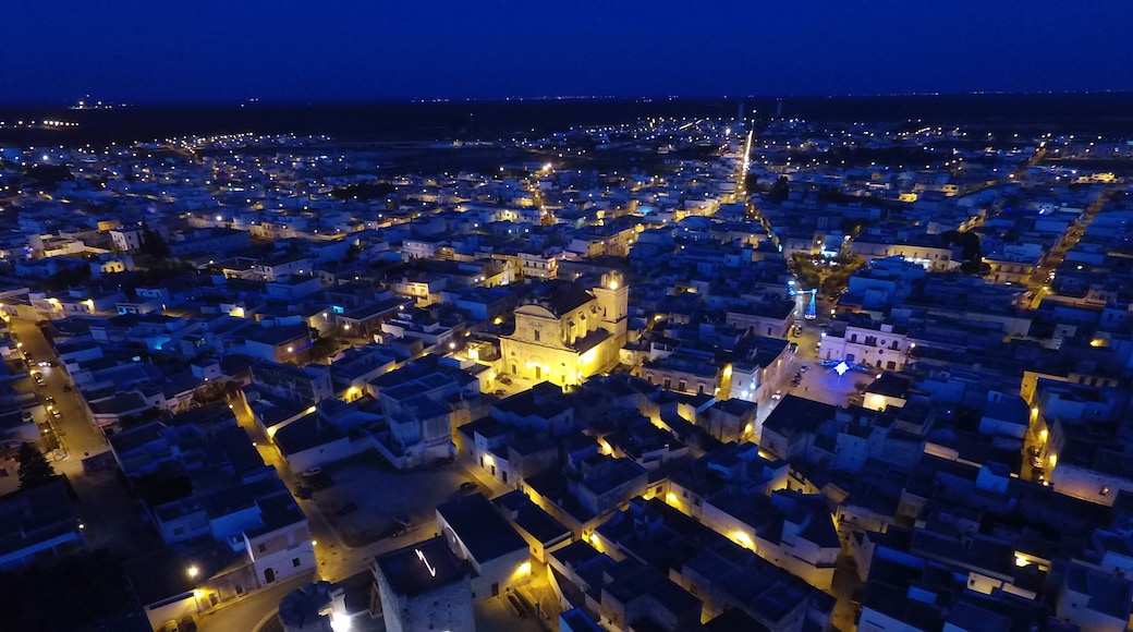 Avetrana: panoramica notturna del centro abitato.