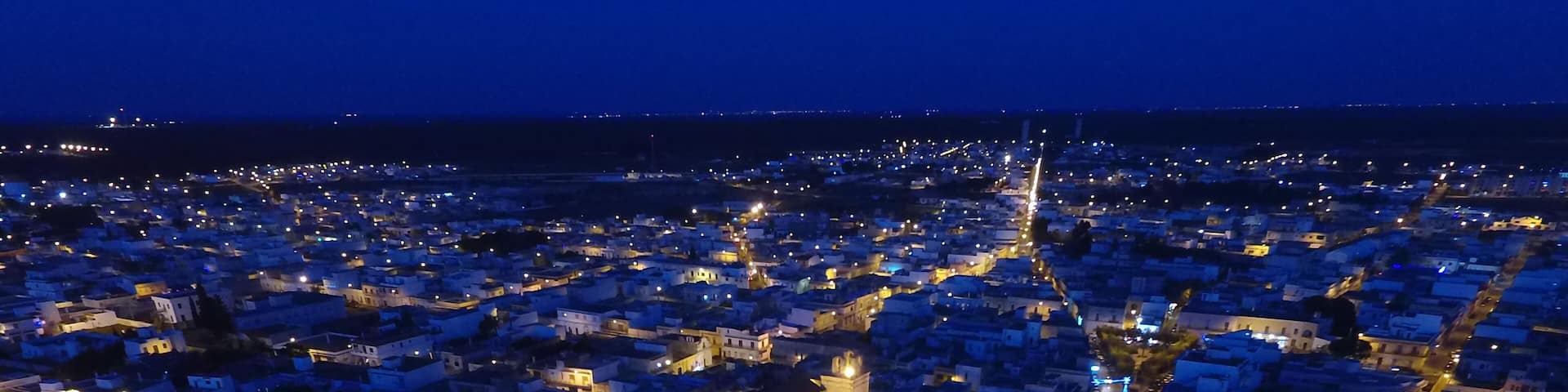 Avetrana: panoramica notturna del centro abitato.