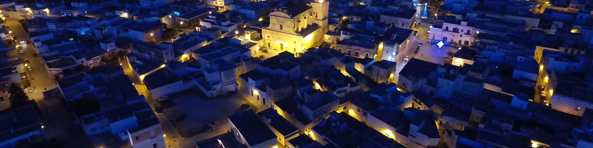 Avetrana: panoramica notturna del centro abitato.