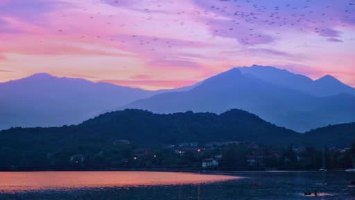 Parco naturale dei Laghi di Avigliana (Q3895631) Il sole che tramonta sul lago nel solstizio d'estate