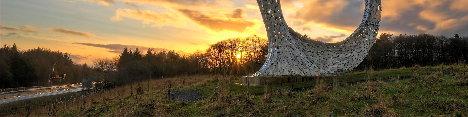 E46EJY Arria Sculpture by Andy Scott at sunrise