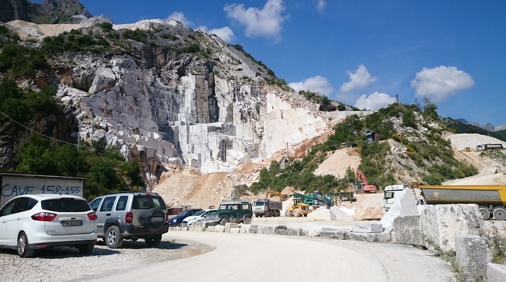 Visit to the marble mountains in carrara, world's most expensive marble.