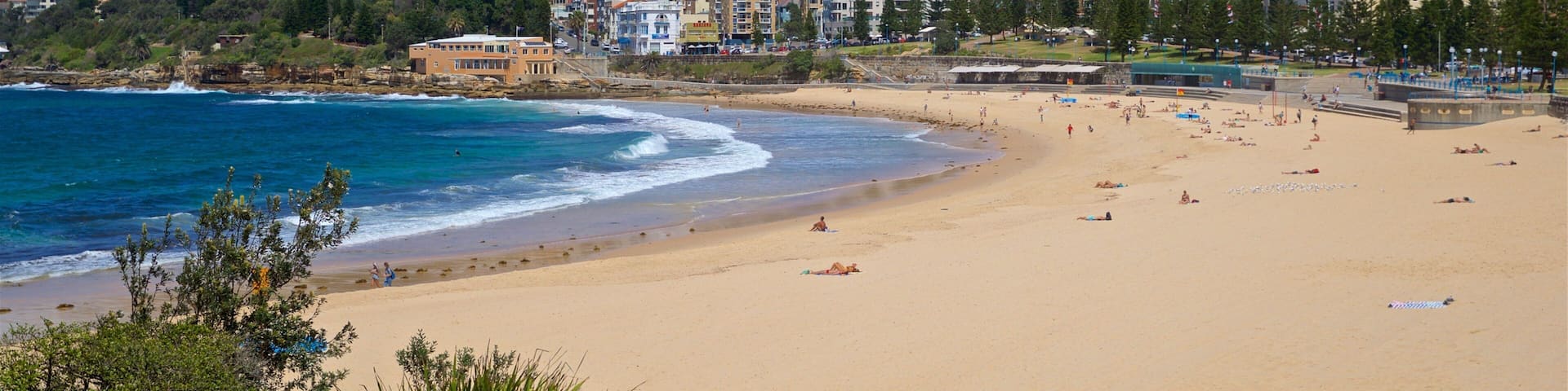 Coogee Beach which includes general coastal views, a coastal town and a beach