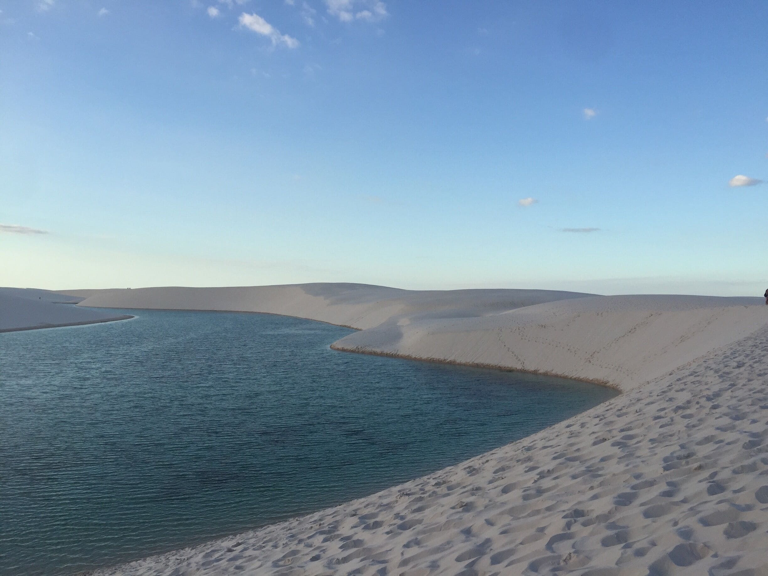 Awesome place to see a beautiful contrast between sand, water e sky! 