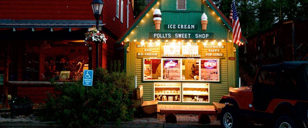 Grand Lake showing signage and night scenes