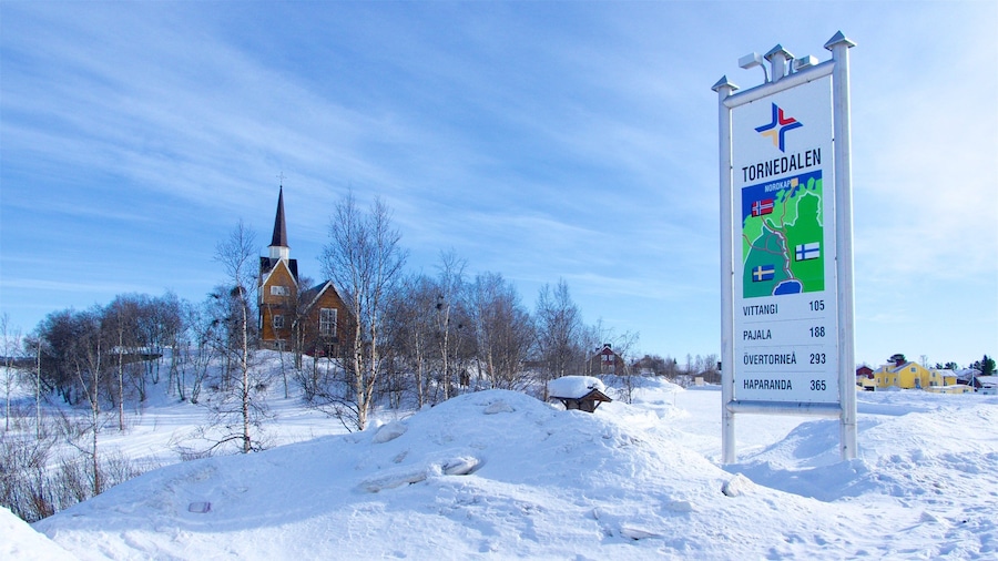 Karesuando som viser snø, hus og skilt