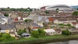 Thomond Park ofreciendo un río o arroyo y una ciudad