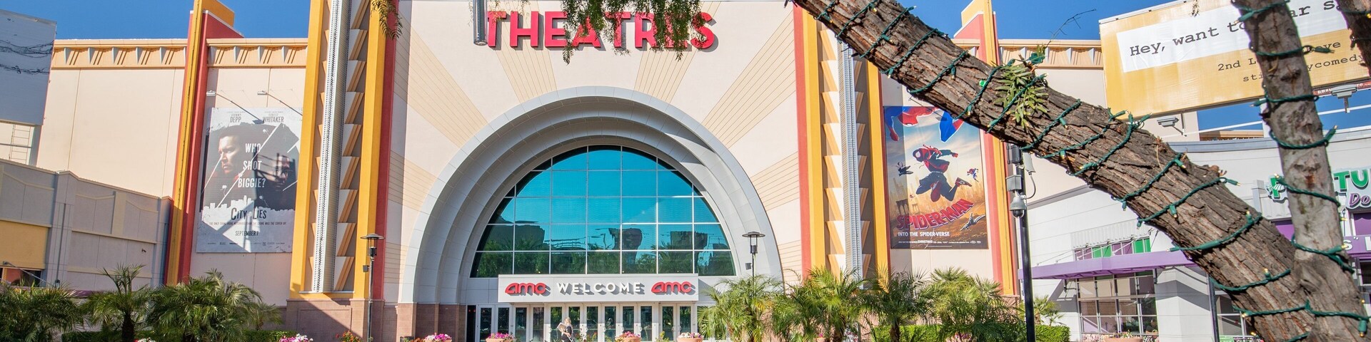 Westgate Entertainment District showing signage