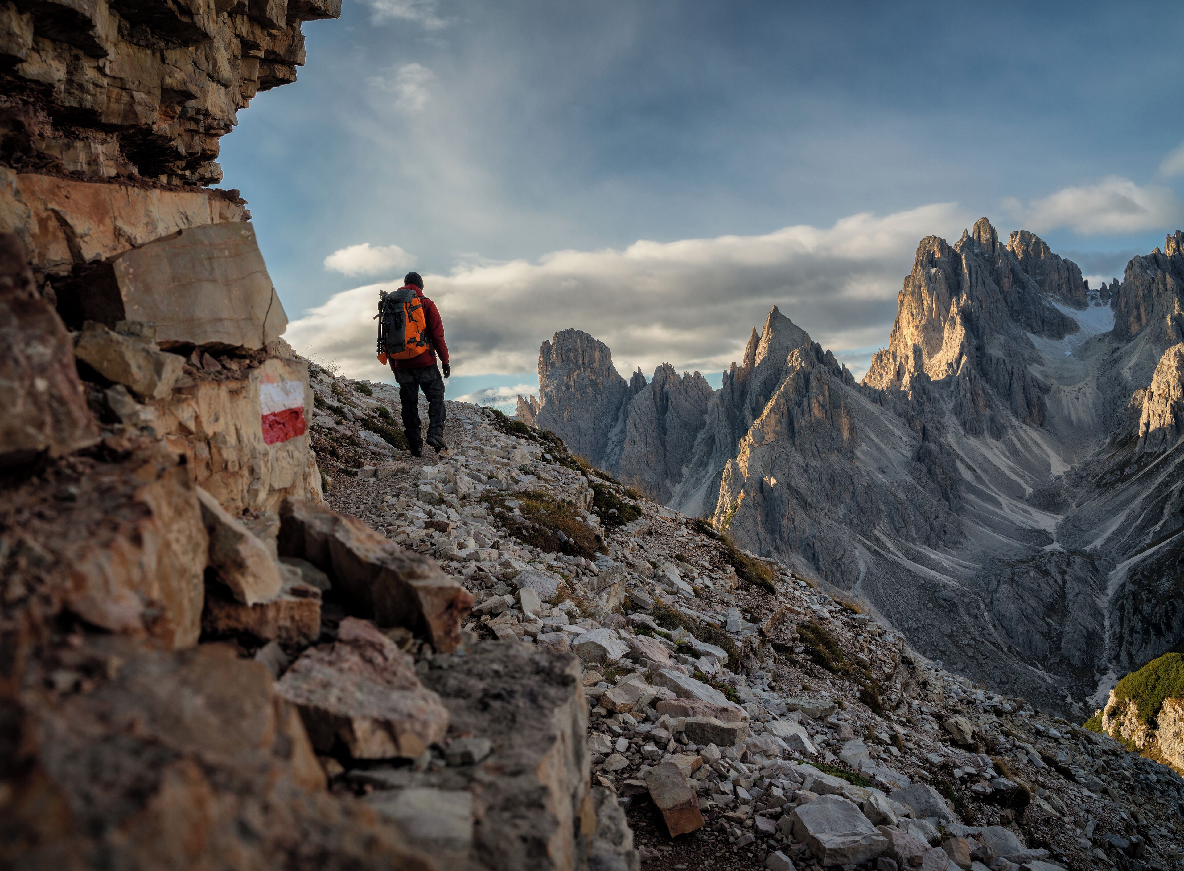 An amazing trails near Tre Cime.
#Trovember #landscape #hike #fjallraven #photographer #dolomites #trecime #explore 