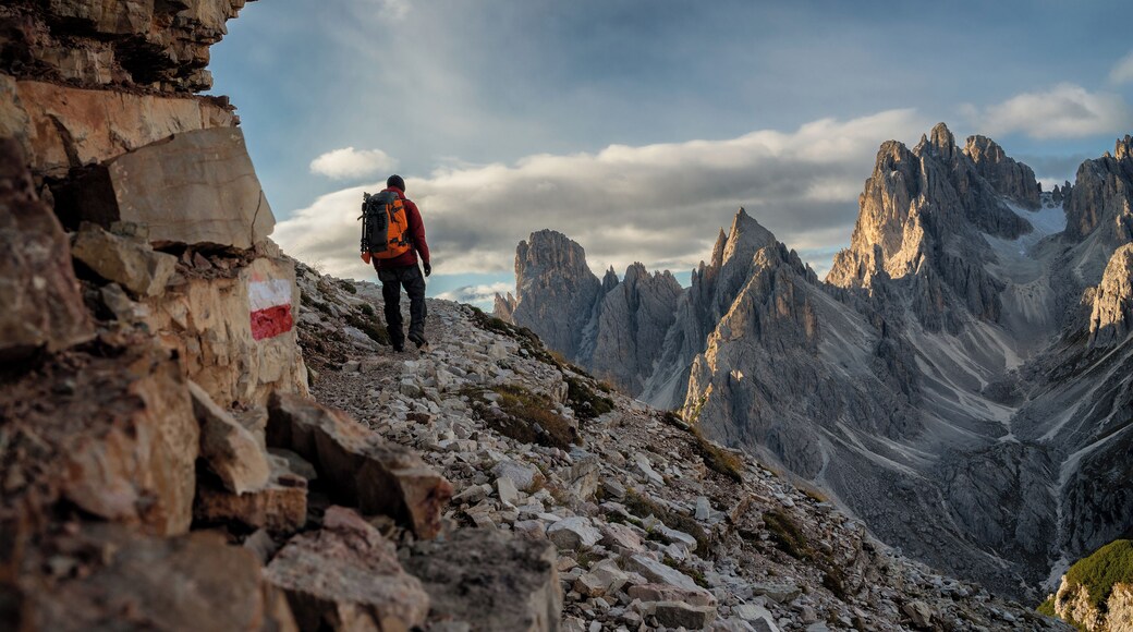 An amazing trails near Tre Cime.
#Trovember #landscape #hike #fjallraven #photographer #dolomites #trecime #explore