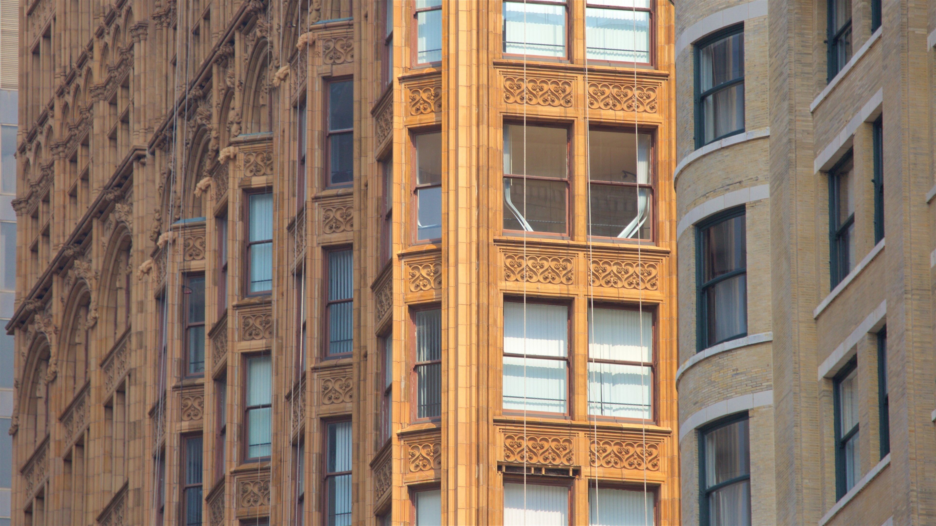Printer\'s Row showing heritage architecture and a city