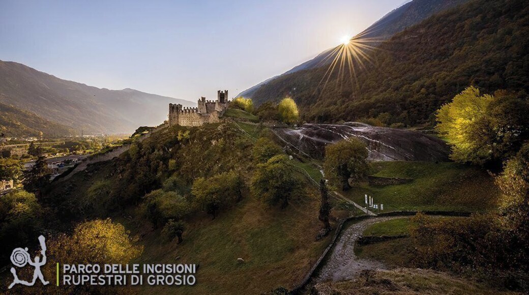 Guided tours at 10.30, 14.00 and 16.00!
The Rock Engraving Park is a unique combination of the archaeological, architectural, historical and even landscape patrimony of various ages of the Valtellina. The Park was founded in 1978 to conserve, study and develop the Cultural Heritage on the Castle Hill (Dosso dei Castelli). Next to the two castles, the Castello Vecchio (Old Castle) from the 10th-11th century and the Castello Nuovo (New Castle) from the 14th century, even a system of dry-stone terraces, how it is typically for the Valtellina, is surrounding the Castle Hill. But special and singular is the Rupe Magna, a large rock which contains more than 5.000 engraved figures from the 4th to the 1st millennium B.C.