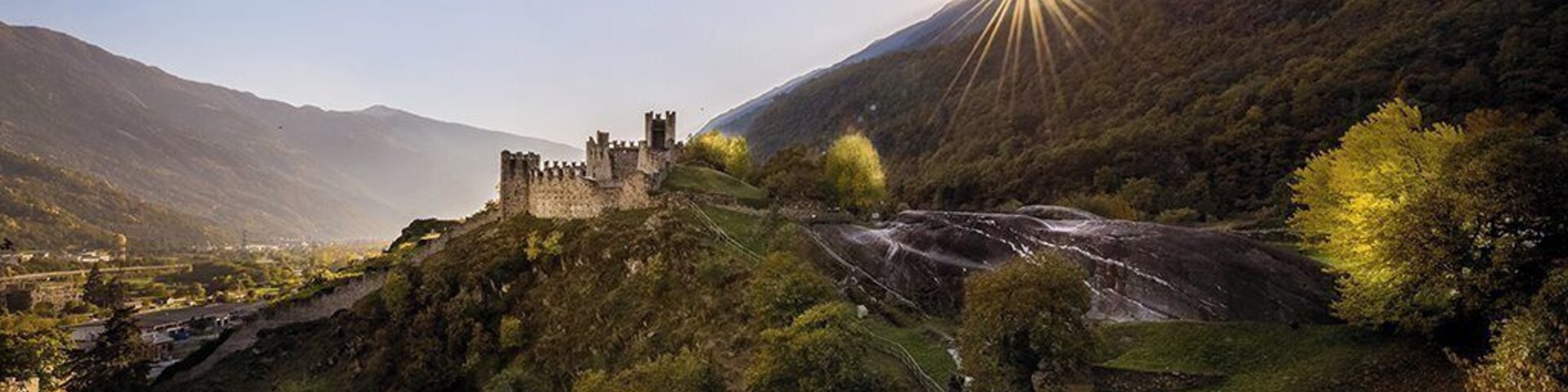 Guided tours at 10.30, 14.00 and 16.00!
The Rock Engraving Park is a unique combination of the archaeological, architectural, historical and even landscape patrimony of various ages of the Valtellina. The Park was founded in 1978 to conserve, study and develop the Cultural Heritage on the Castle Hill (Dosso dei Castelli). Next to the two castles, the Castello Vecchio (Old Castle) from the 10th-11th century and the Castello Nuovo (New Castle) from the 14th century, even a system of dry-stone terraces, how it is typically for the Valtellina, is surrounding the Castle Hill. But special and singular is the Rupe Magna, a large rock which contains more than 5.000 engraved figures from the 4th to the 1st millennium B.C.