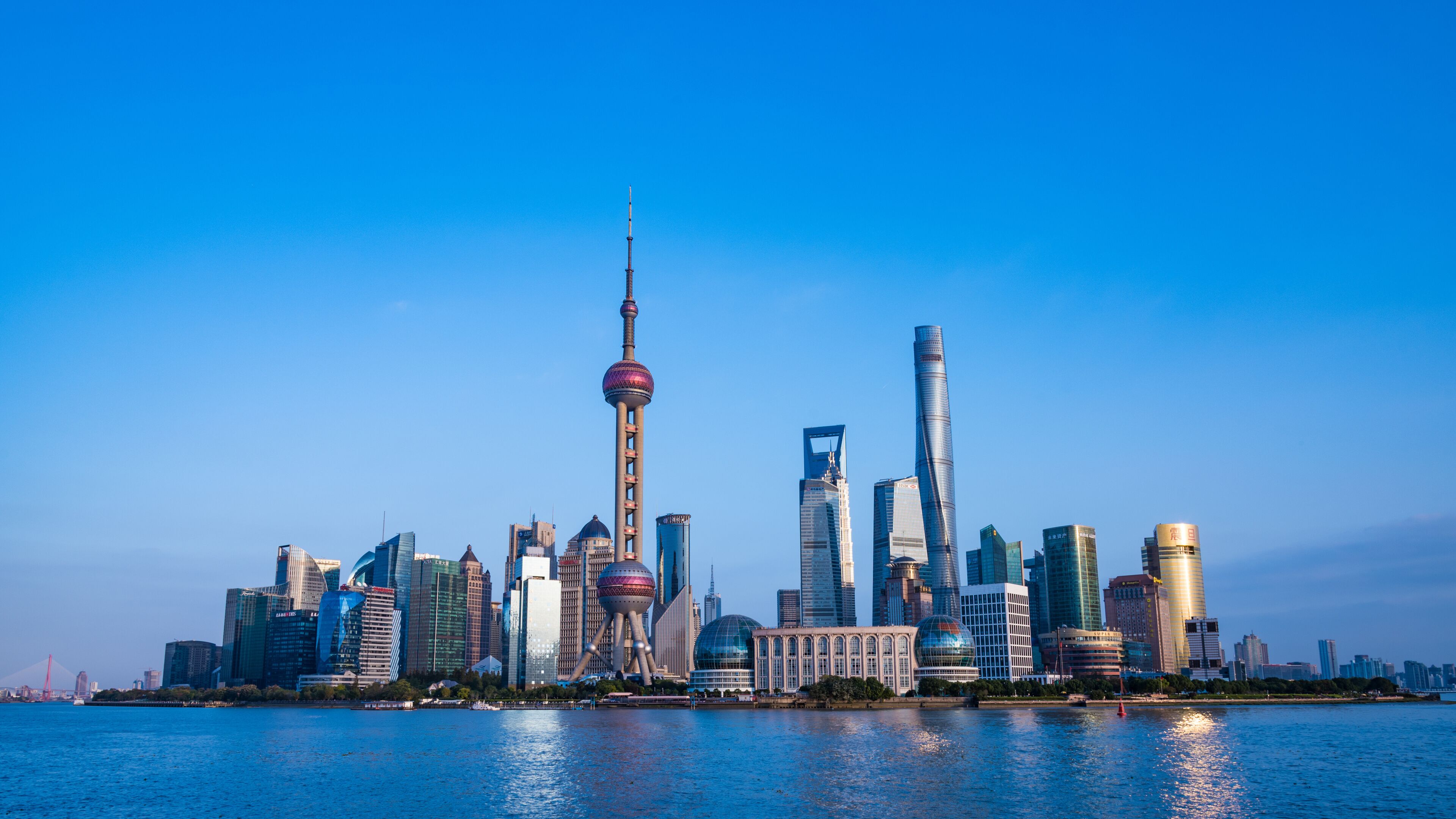 中国・夕暮れ前の上海　都市風景