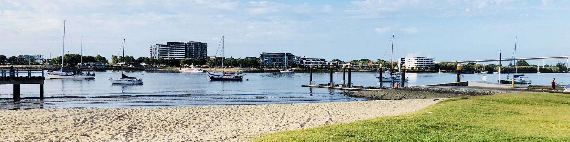 Buy some fish and chips nearby at the local store and eat it on the grass by the Brisbane River. #green #lifeatexpedia