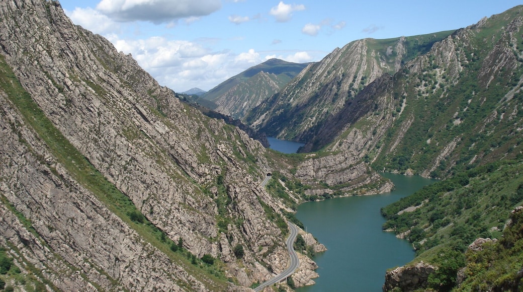 Quartzite folded after shortening during the Carboniferous period (320 million years ago). La Barca Syncline, Asturias, Spain.