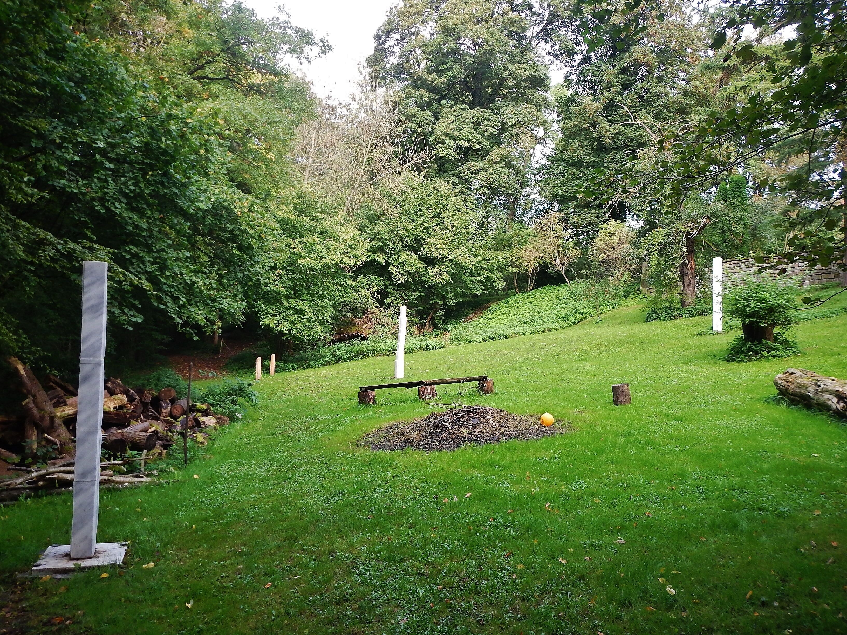 Rotraud Hofmann, Stufenstele bei dem Museums Radweg, Würm.Rad.Weg - Heckengäu Natur Nah, Skulpturenweg, Sculptoura, Kunst in der Natur