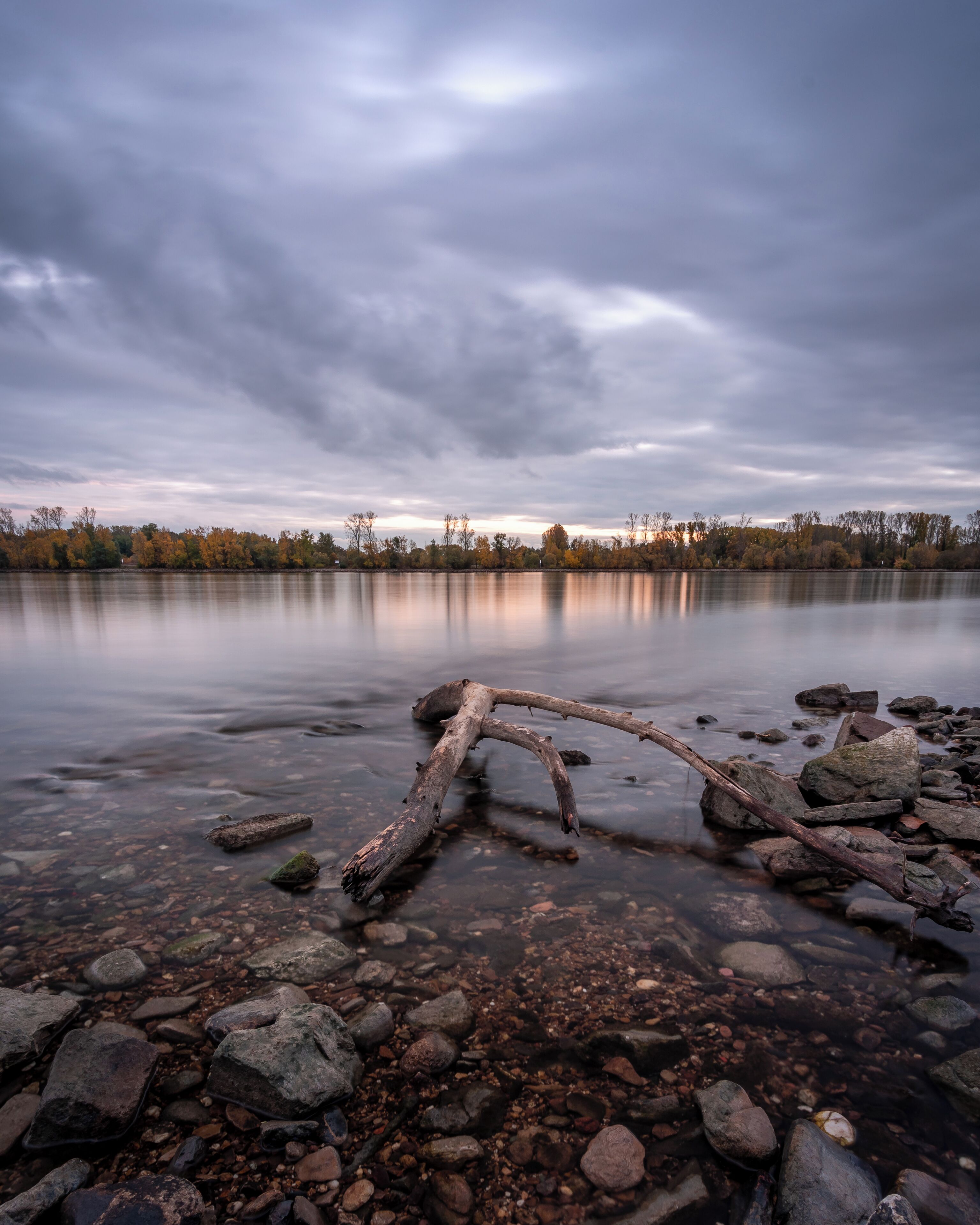 The low water level is always helpful in finding new photo compositions.

#germany
#bvs
#sunset