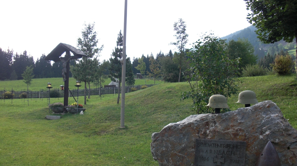 Kriegerfriedhof im Sillianer Ortsteil Arnbach in Osttirol, Österreich.