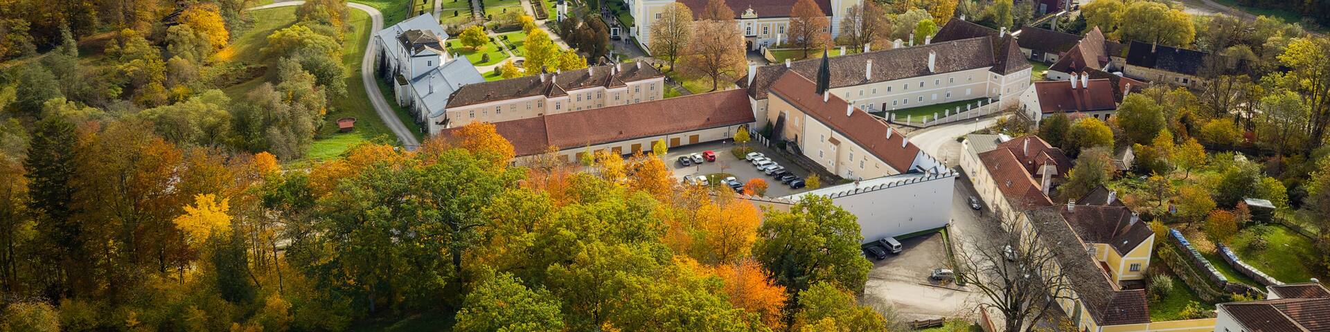 Goldener Herbst im Waldviertel Stift Zwettl