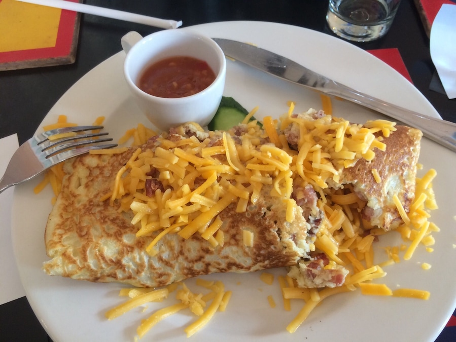 This restaurant specializes in pancakes (pannekoekhuis). Savory or sweet, think pancakes (not crepes) filled with everything from hearty stews to custard and Nutella. Mine was ham and cheese. #FoodieFinds