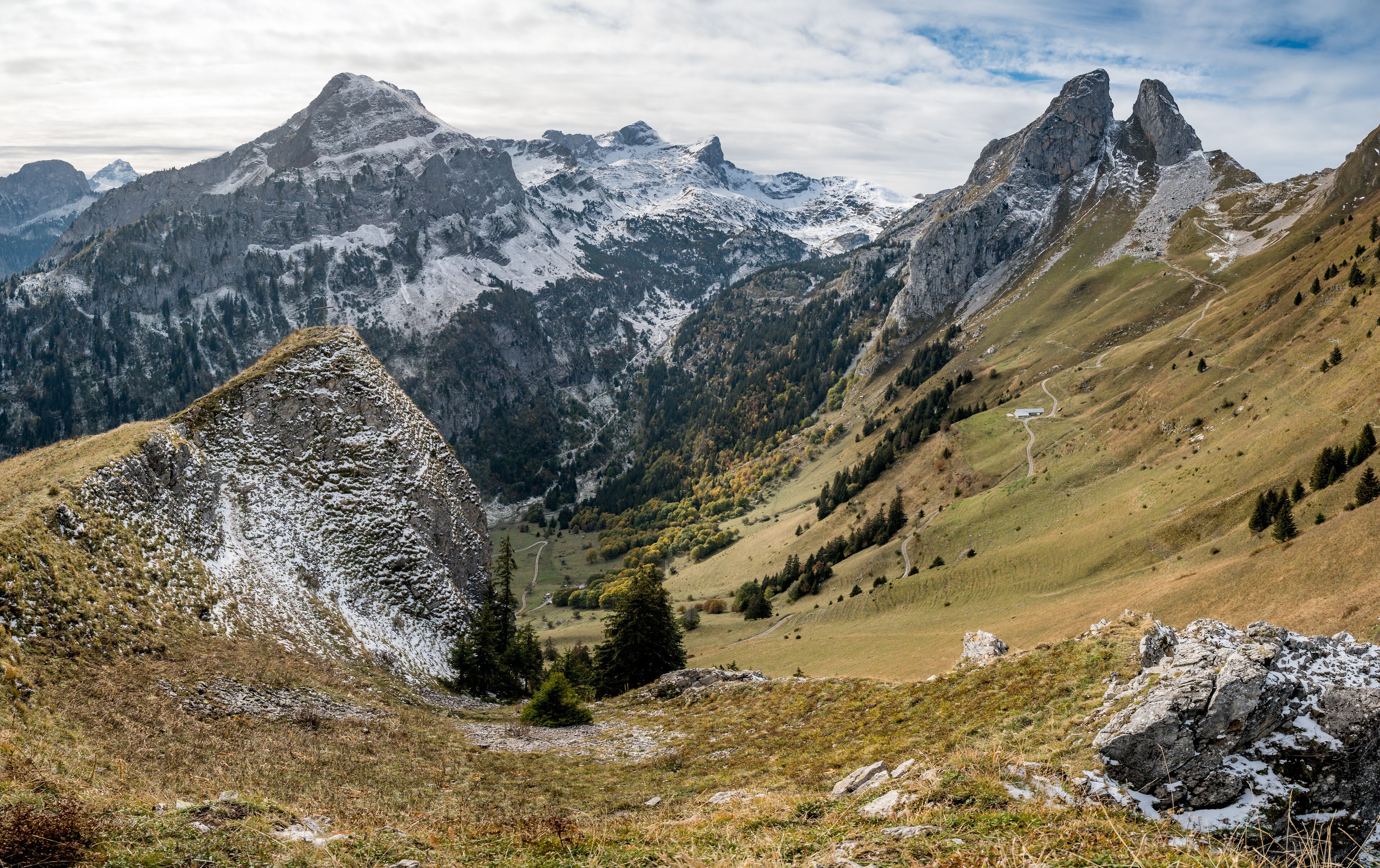 spectacular peak of Les Jumelles and Valley at Lac du Taney