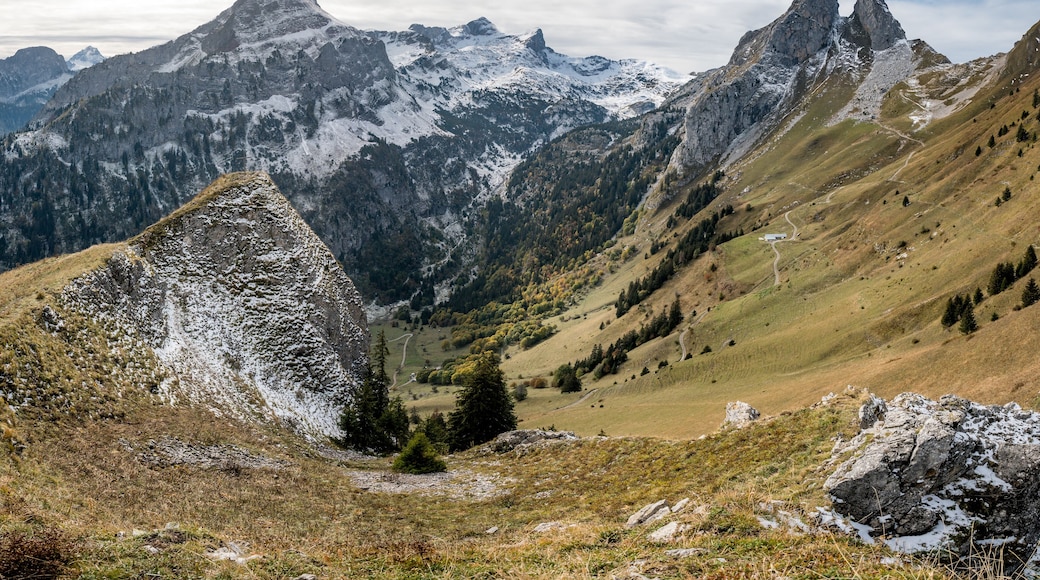 spectacular peak of Les Jumelles and Valley at Lac du Taney