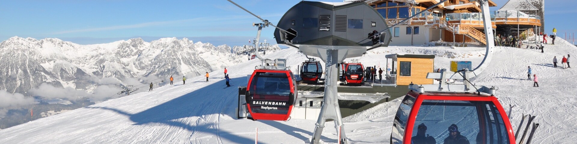 Hopfgarten im Brixental mostrando uma gôndola e neve