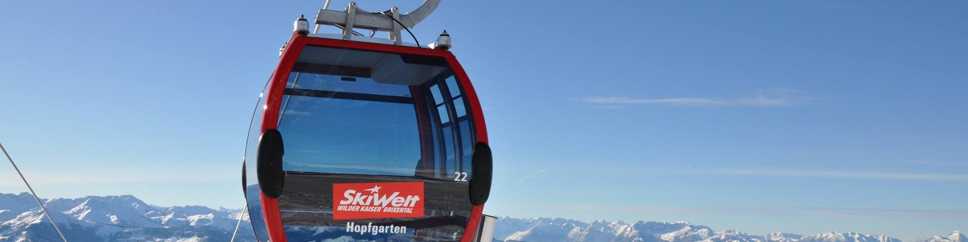 Hopfgarten im Brixental featuring lunta, vuoret ja gondoli