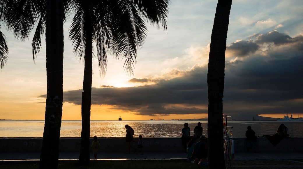 Baywalk, at sunset, Roxas Boulevard, Manila, Philippines