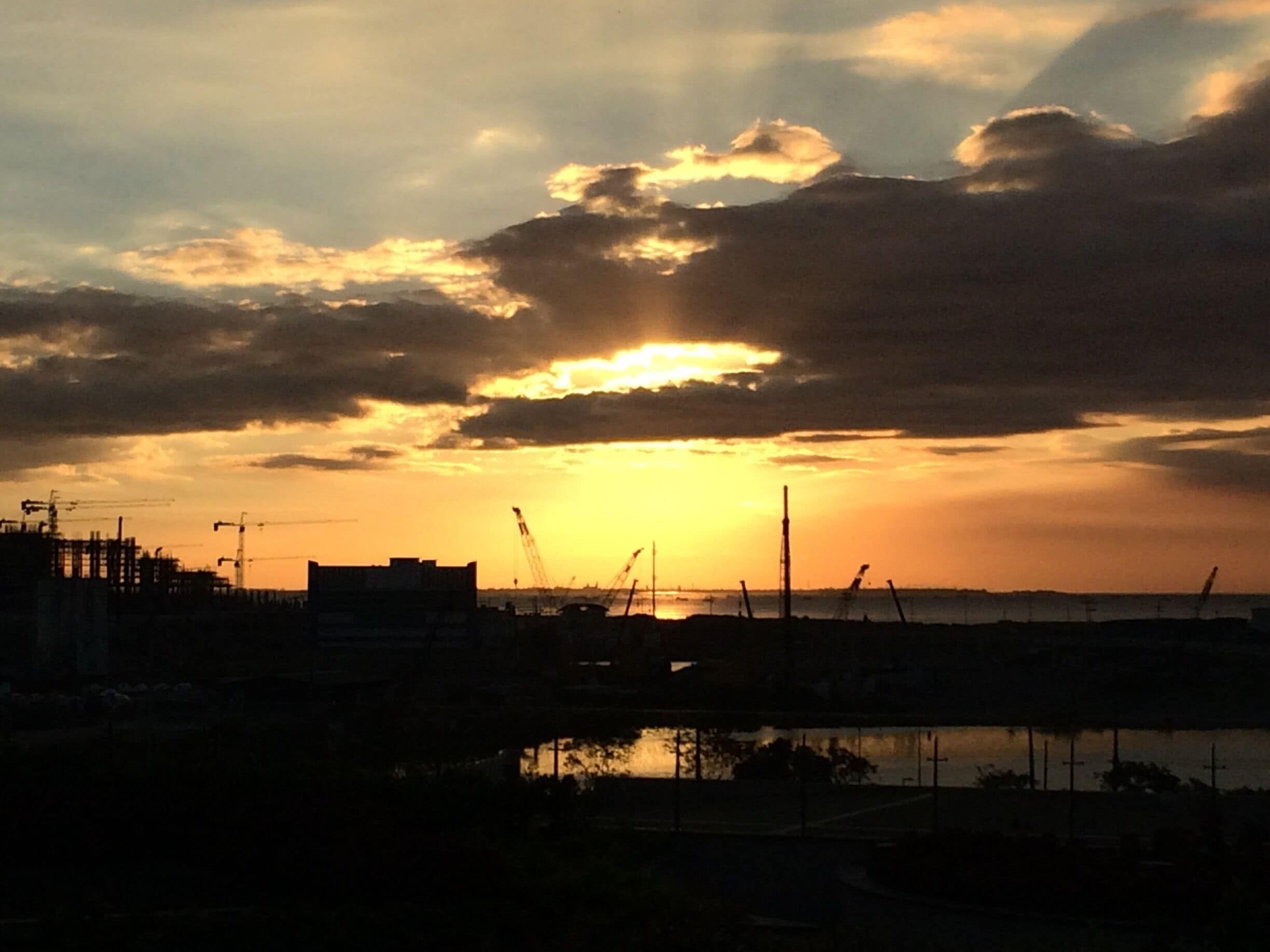 Perfect sunset for the day! It's always a great time spent with family in your homeland!