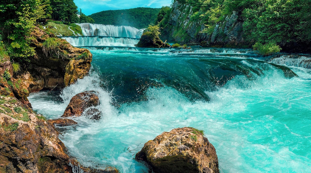 Strbacki buk waterfall is a 25 m high waterfall on the Una River (296 m altitude). It is situated on the border between Croatia (Lika-Senj County, city Donji Lapac, settlement Kestenovac) and Bosnia and Herzegovina (Una-Sana Canton, city Bihać, settlement Doljani and Celije). On Croatian side, „Una Mamea Park“ is located and on Bosnian and Herzegovinian „Una National Park“. #BVStrove