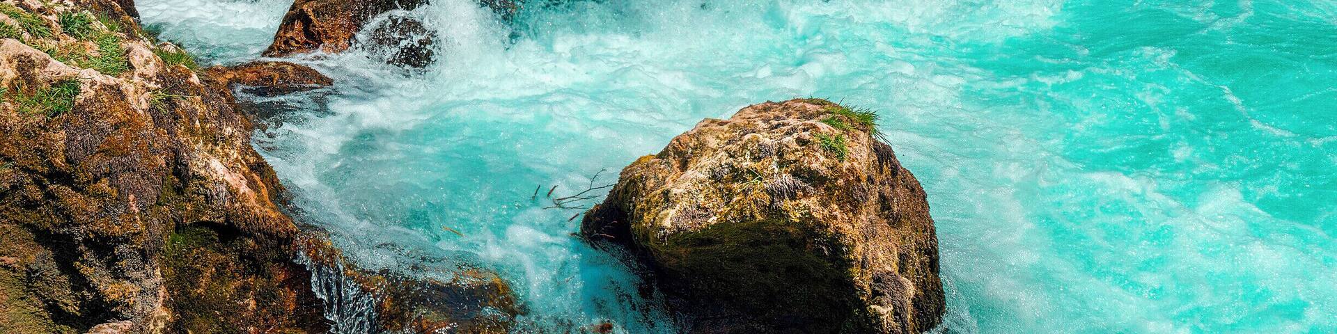 Strbacki buk waterfall is a 25 m high waterfall on the Una River (296 m altitude). It is situated on the border between Croatia (Lika-Senj County, city Donji Lapac, settlement Kestenovac) and Bosnia and Herzegovina (Una-Sana Canton, city Bihać, settlement Doljani and Celije). On Croatian side, „Una Mamea Park“ is located and on Bosnian and Herzegovinian „Una National Park“. #BVStrove