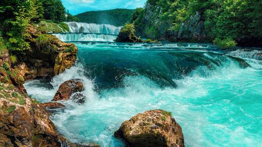 Strbacki buk waterfall is a 25 m high waterfall on the Una River (296 m altitude). It is situated on the border between Croatia (Lika-Senj County, city Donji Lapac, settlement Kestenovac) and Bosnia and Herzegovina (Una-Sana Canton, city Bihać, settlement Doljani and Celije). On Croatian side, „Una Mamea Park“ is located and on Bosnian and Herzegovinian „Una National Park“. #BVStrove